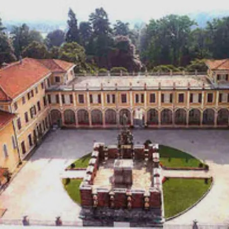 Casa Don Guanella מלון 3*